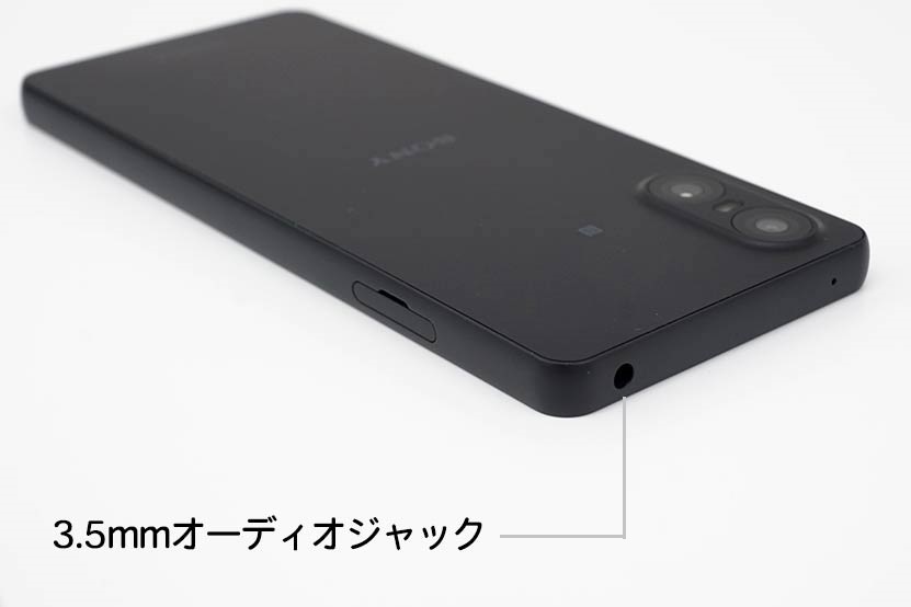 Xperia 10 VI ヘッドホンジャックが写っている画像